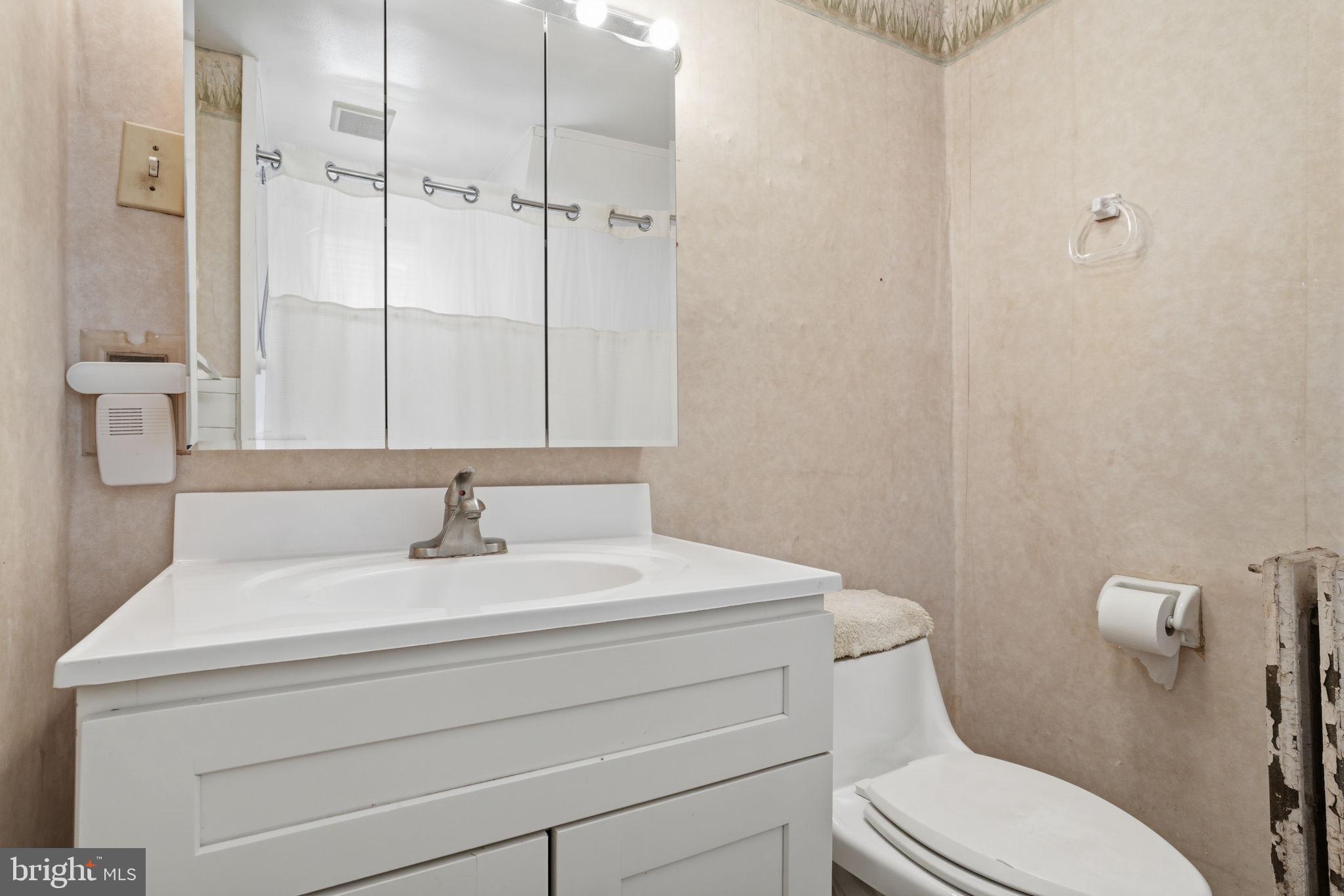 VILLAGE GREEN - Residential