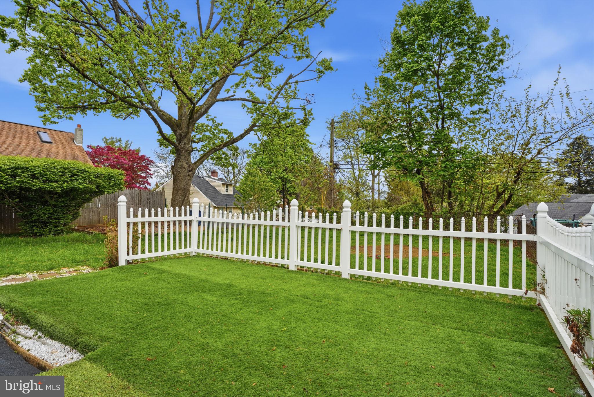 VILLAGE GREEN - Residential