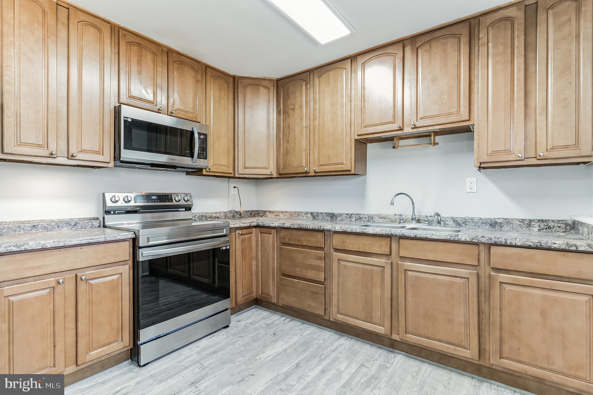 POMFRET ESTATES - Residential