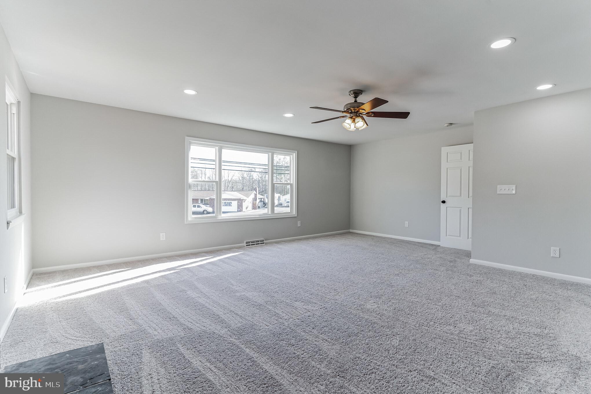 POMFRET ESTATES - Residential