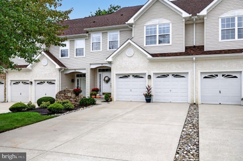 Townhouse For Sale - 48 Wimbledon Way<br/> MARLTON, NJ 08053