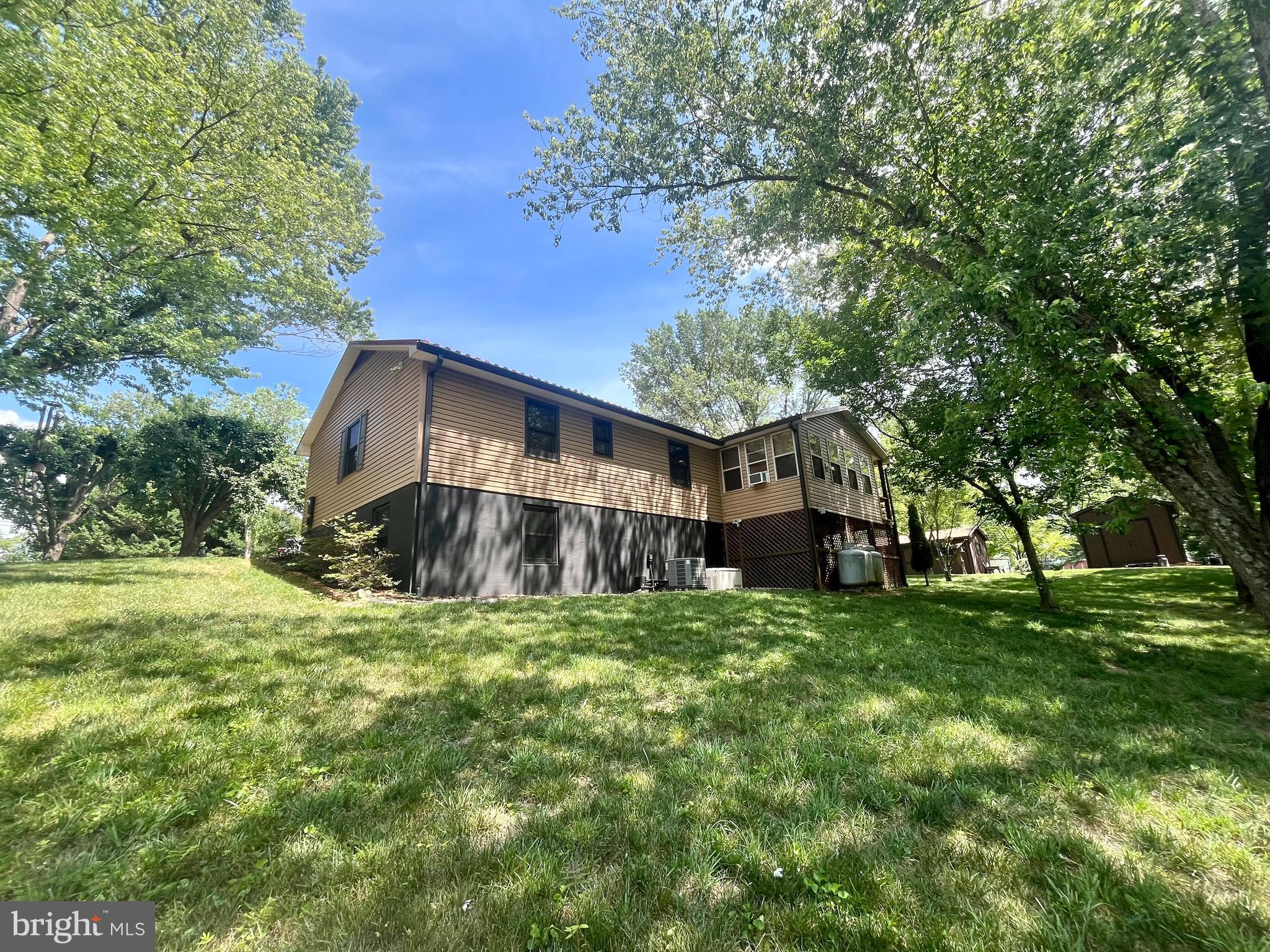 110 PATRICK HENRY DR