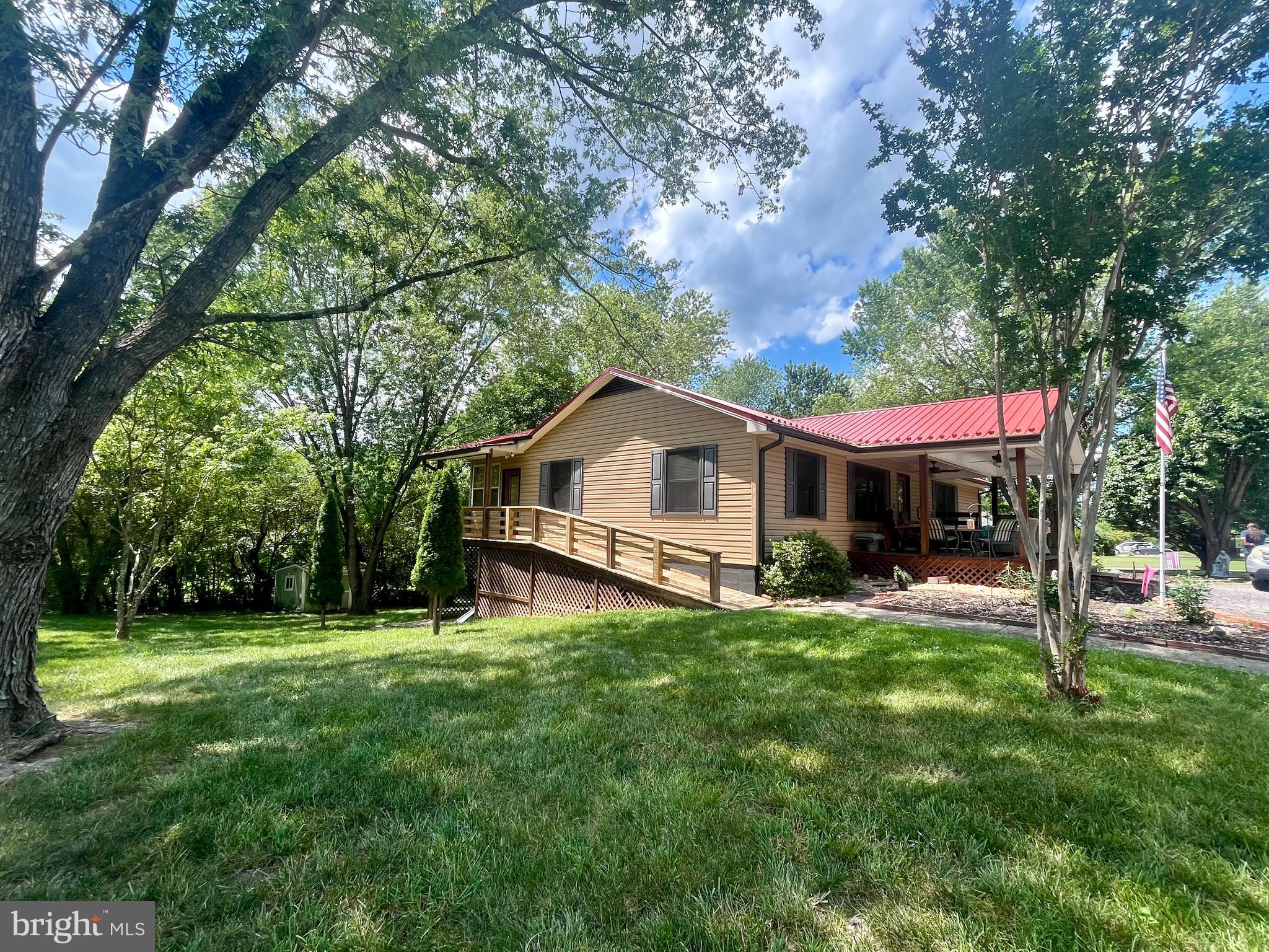 110 PATRICK HENRY DR