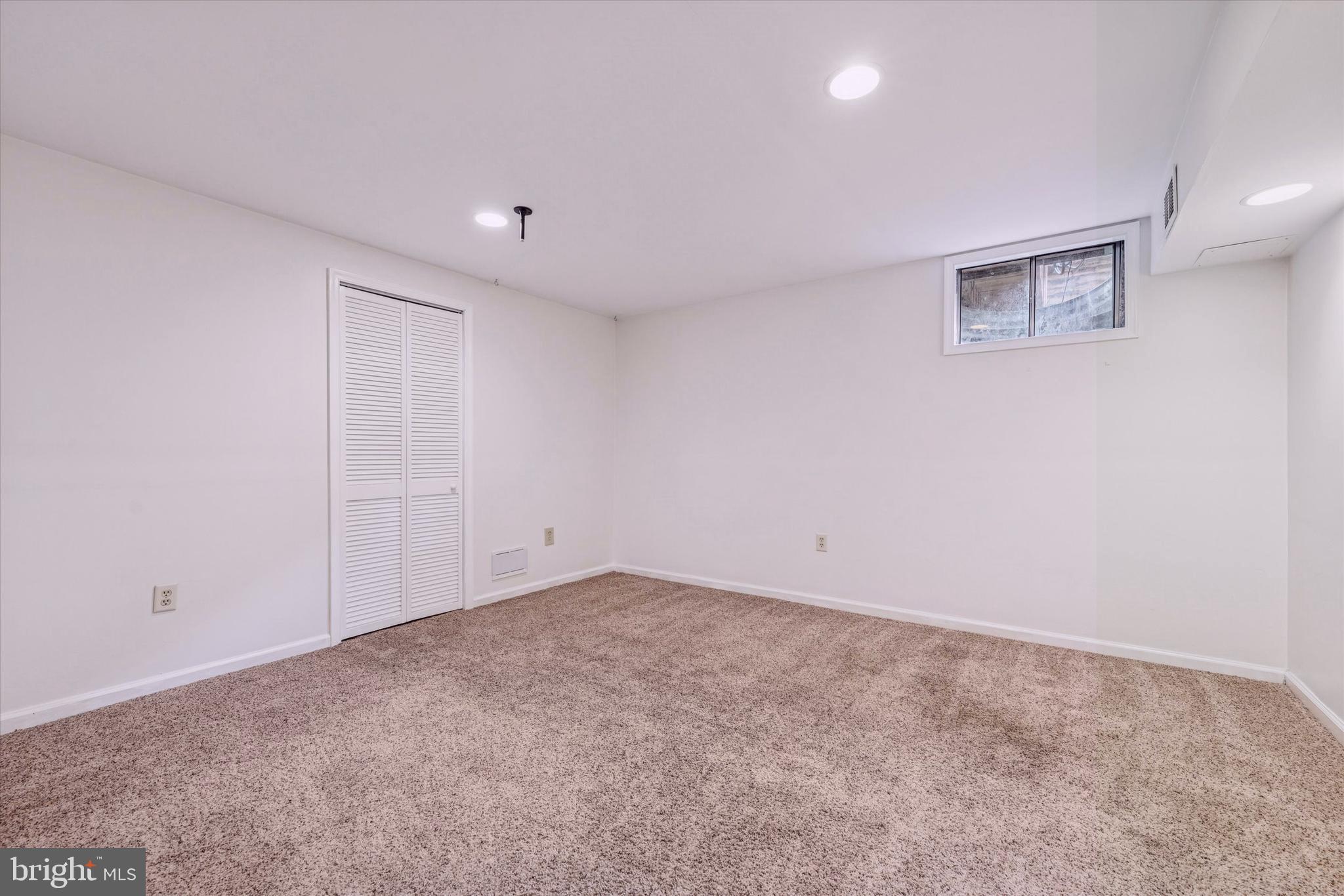 BALLINAHINCH - Residential