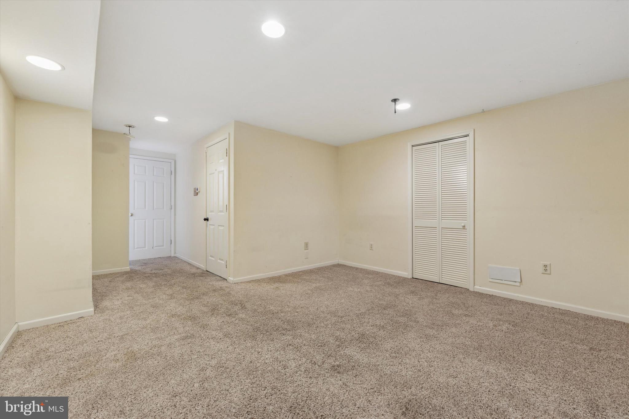 BALLINAHINCH - Residential