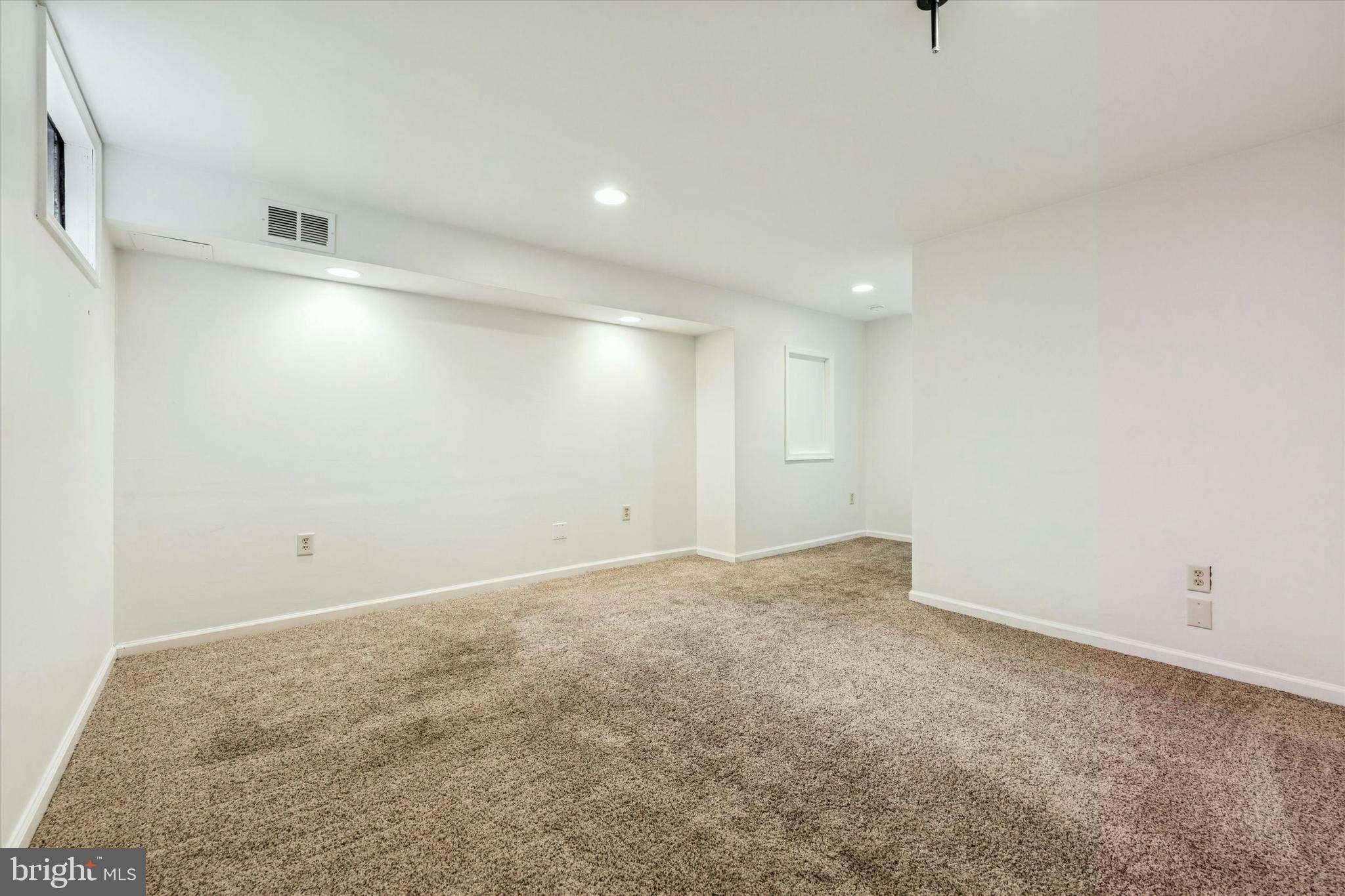 BALLINAHINCH - Residential