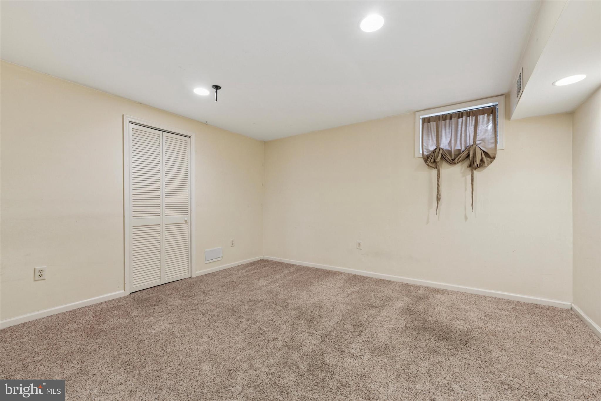 BALLINAHINCH - Residential