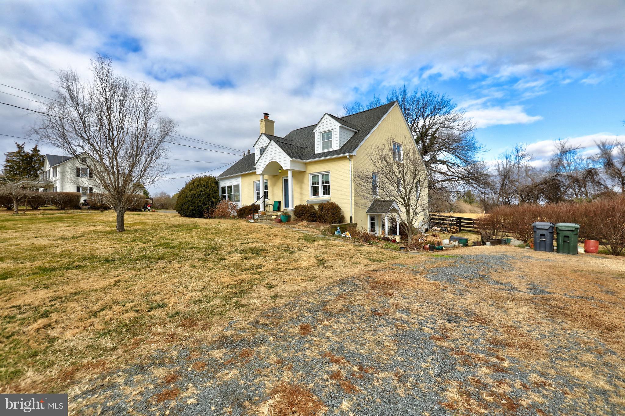 391 E COLONIAL HIGHWAY