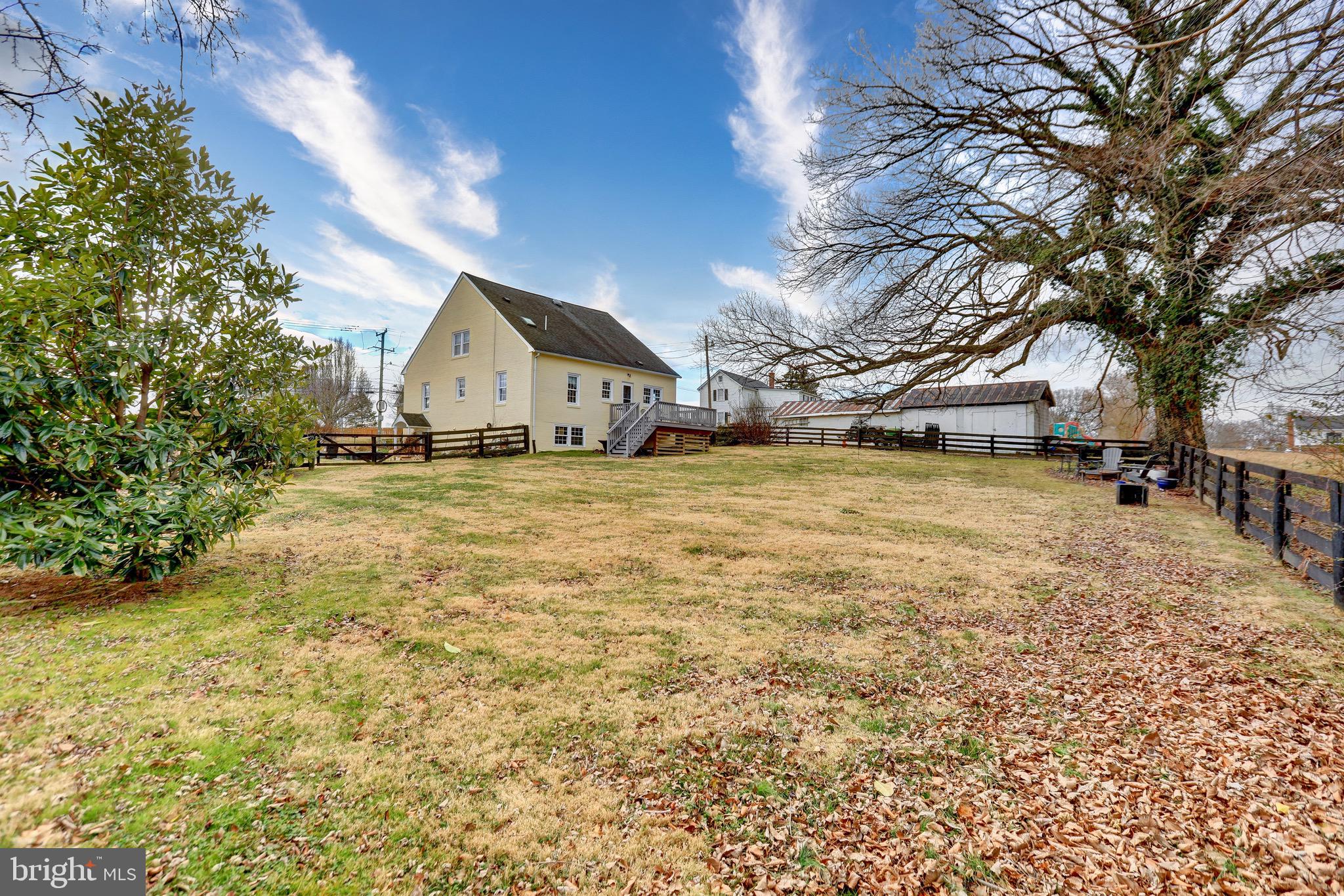 391 E COLONIAL HIGHWAY