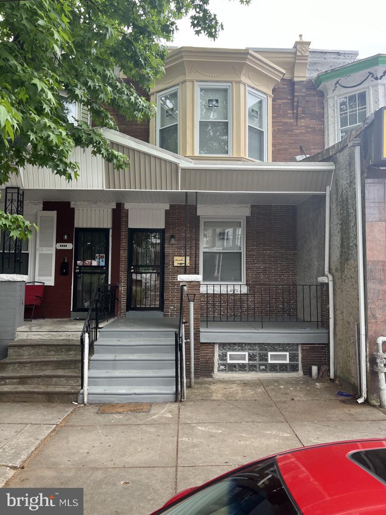 This Property has been renovated from top to bottom!!There are brand new Stainless Steel Appliances, Washer & Dryer, Flooring and brand new Carpet in the bedroom...
Close to public transportation!!
THIS IS A MUST SEE!!