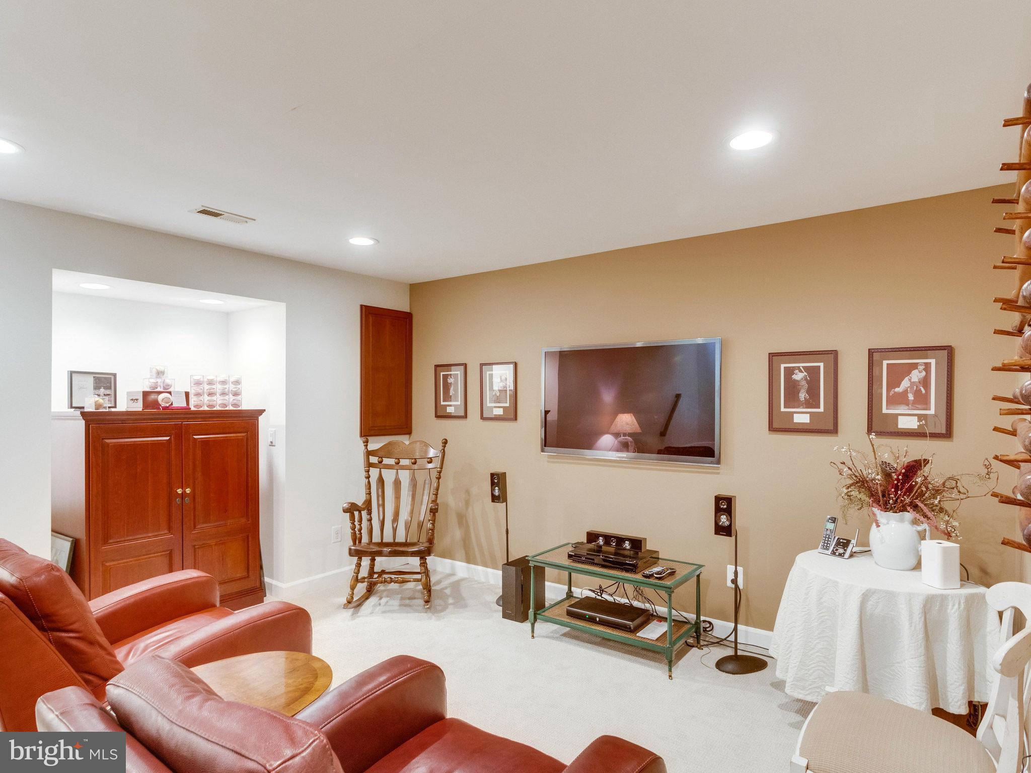 HILLCREST - Residential