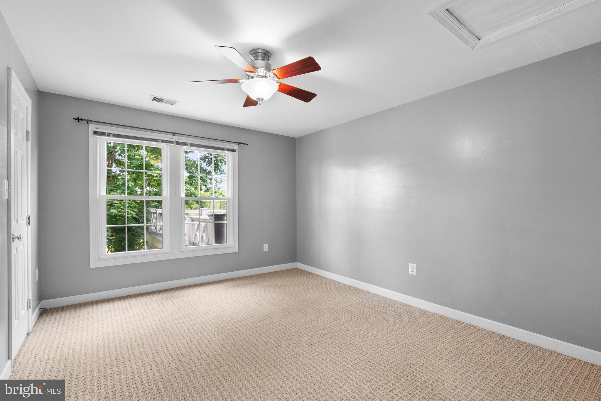 LLEWELLYN FIELDS - Residential