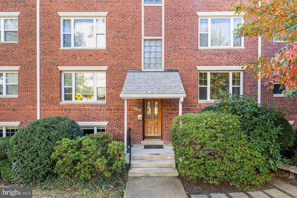 Photo of 1404 12th Street N #S-307, ARLINGTON, VA 22209 (MLS # VAAR2065002)