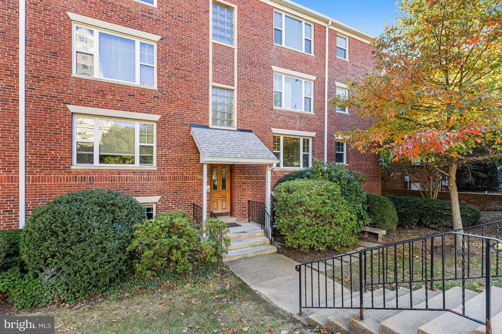 Photo of 1404 12th Street N #S-307, ARLINGTON, VA 22209 (MLS # VAAR2065002)
