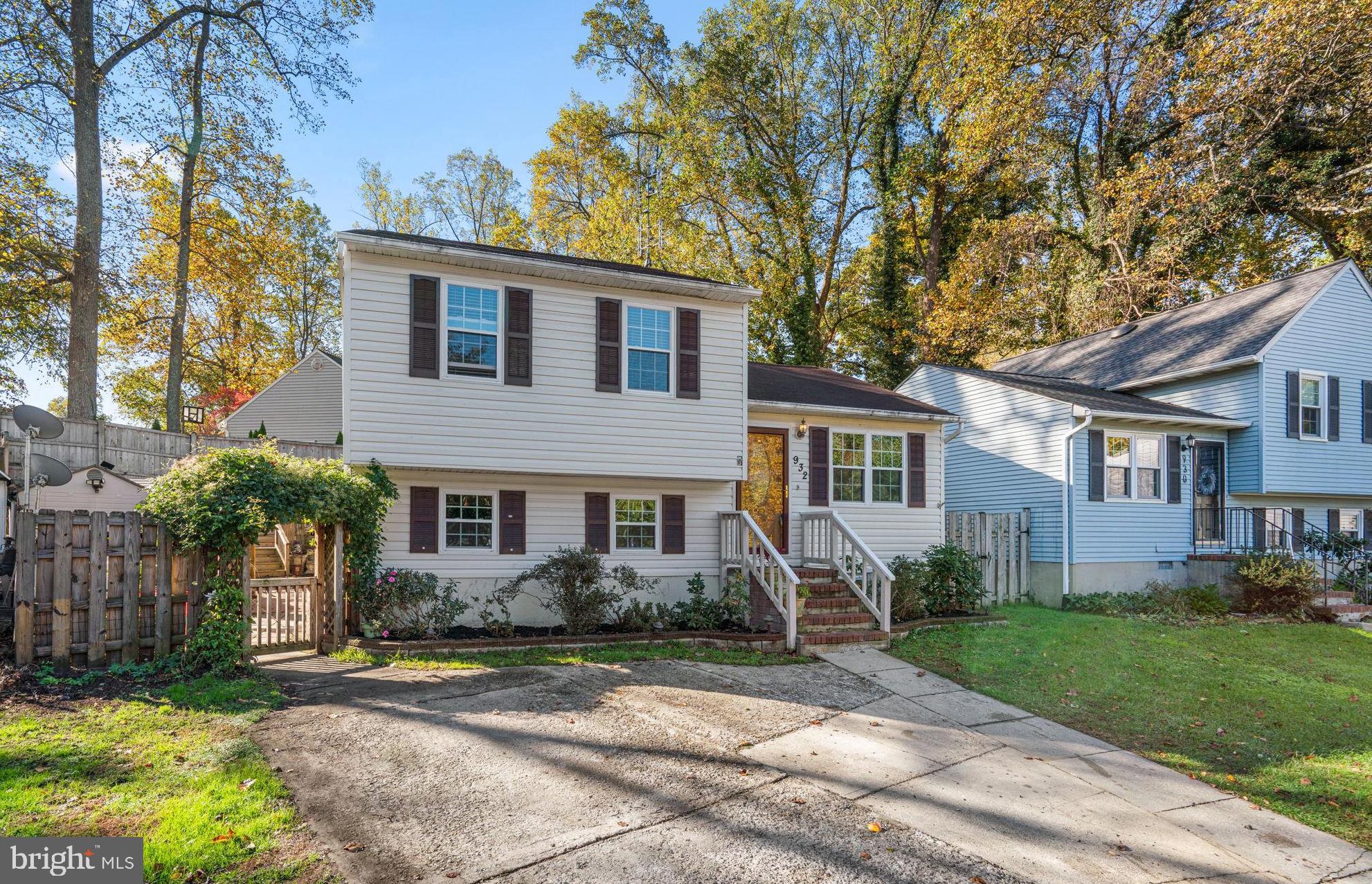 932 RYECROFT COURT