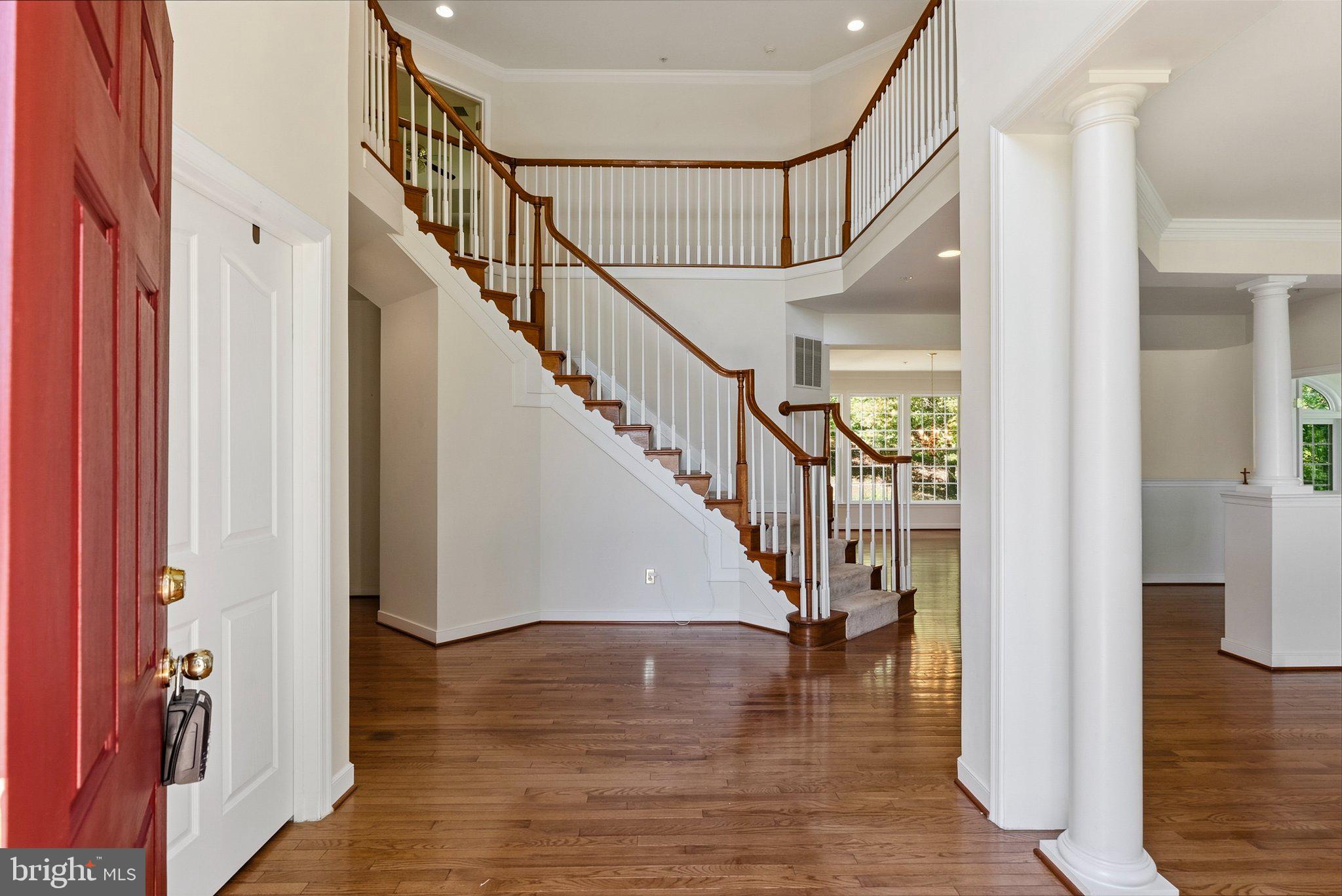 915 ZENITH DRIVE