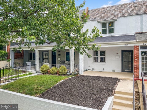 Photo of 307 35th Street NE, WASHINGTON, DC 20019 (MLS # DCDC2274122)