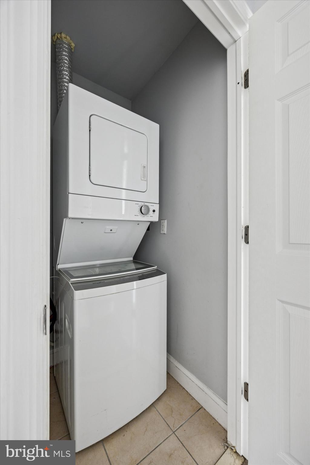 OVERBROOK - Residential Lease