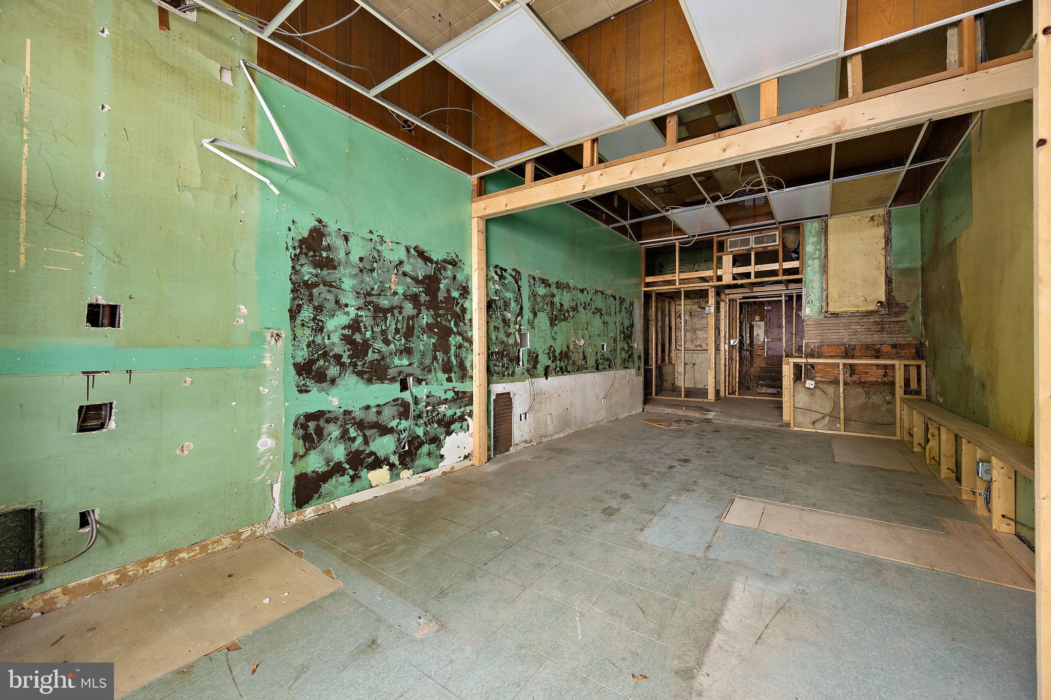 504 N LINCOLN STREET