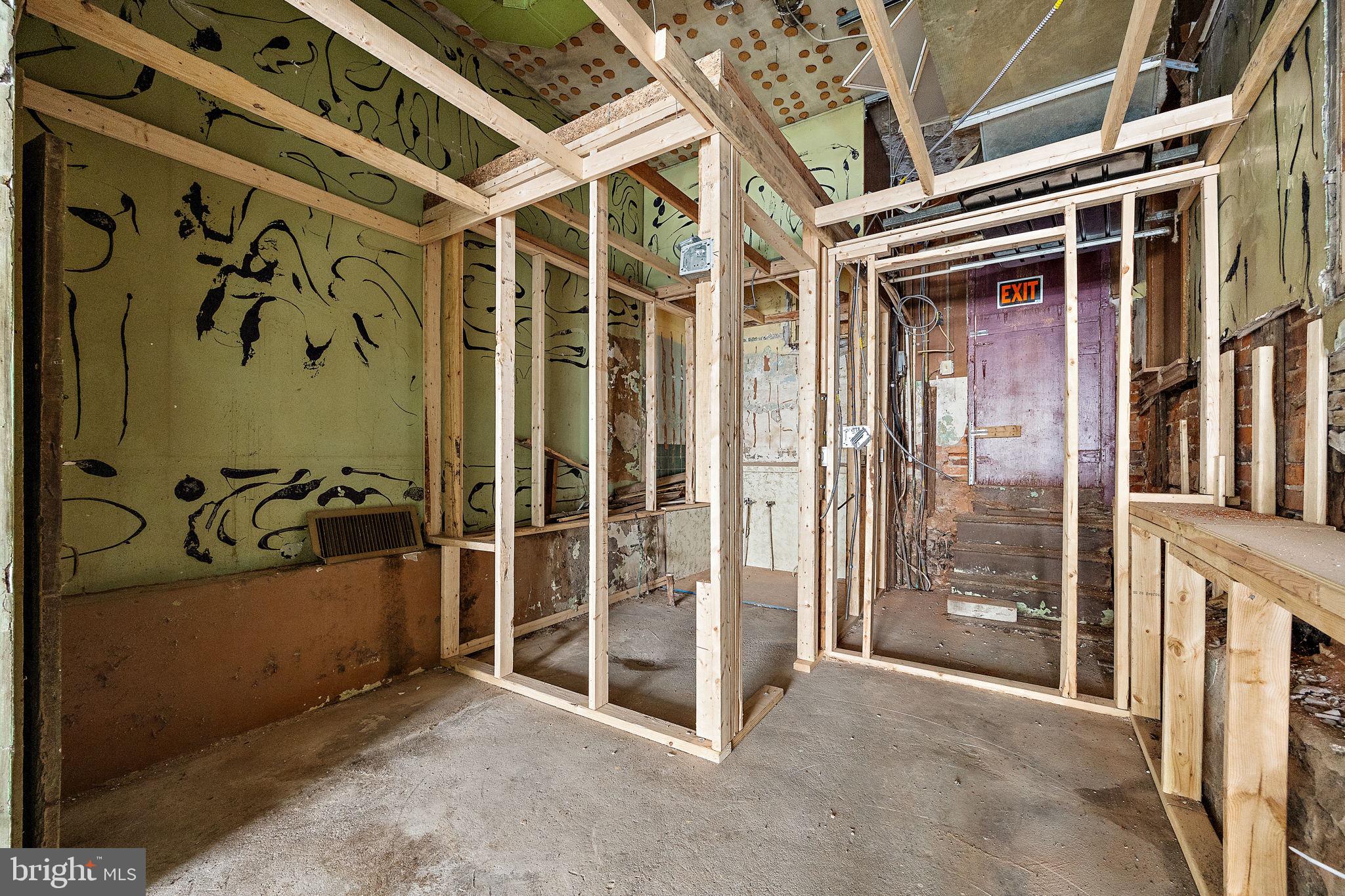 504 N LINCOLN STREET