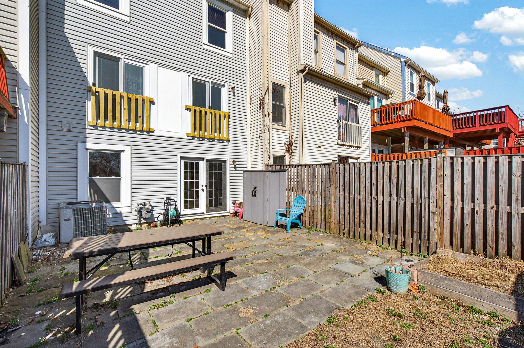 VALLEY STREAM ESTATES - Residential