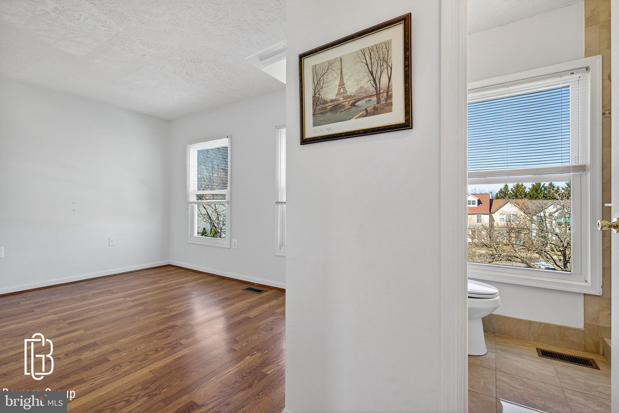 VALLEY STREAM ESTATES - Residential