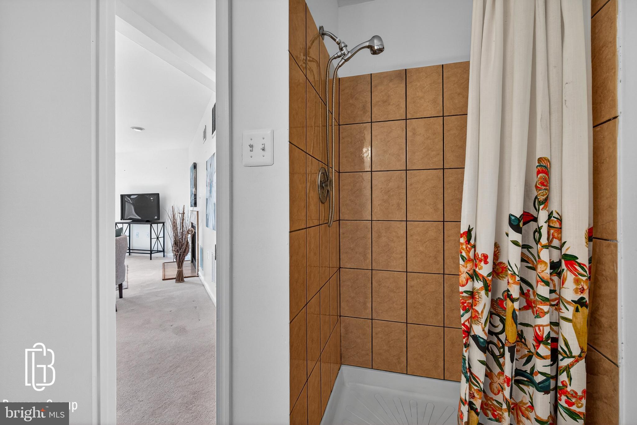 VALLEY STREAM ESTATES - Residential