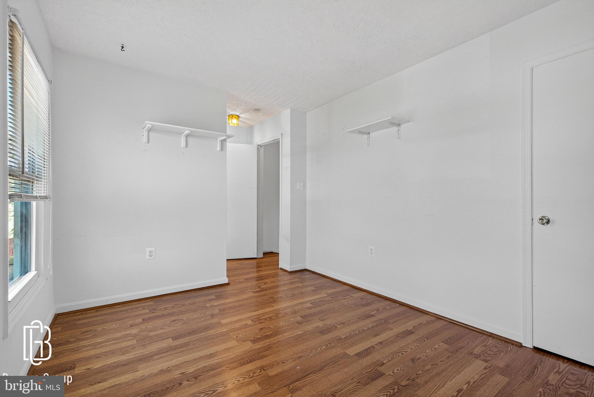 VALLEY STREAM ESTATES - Residential