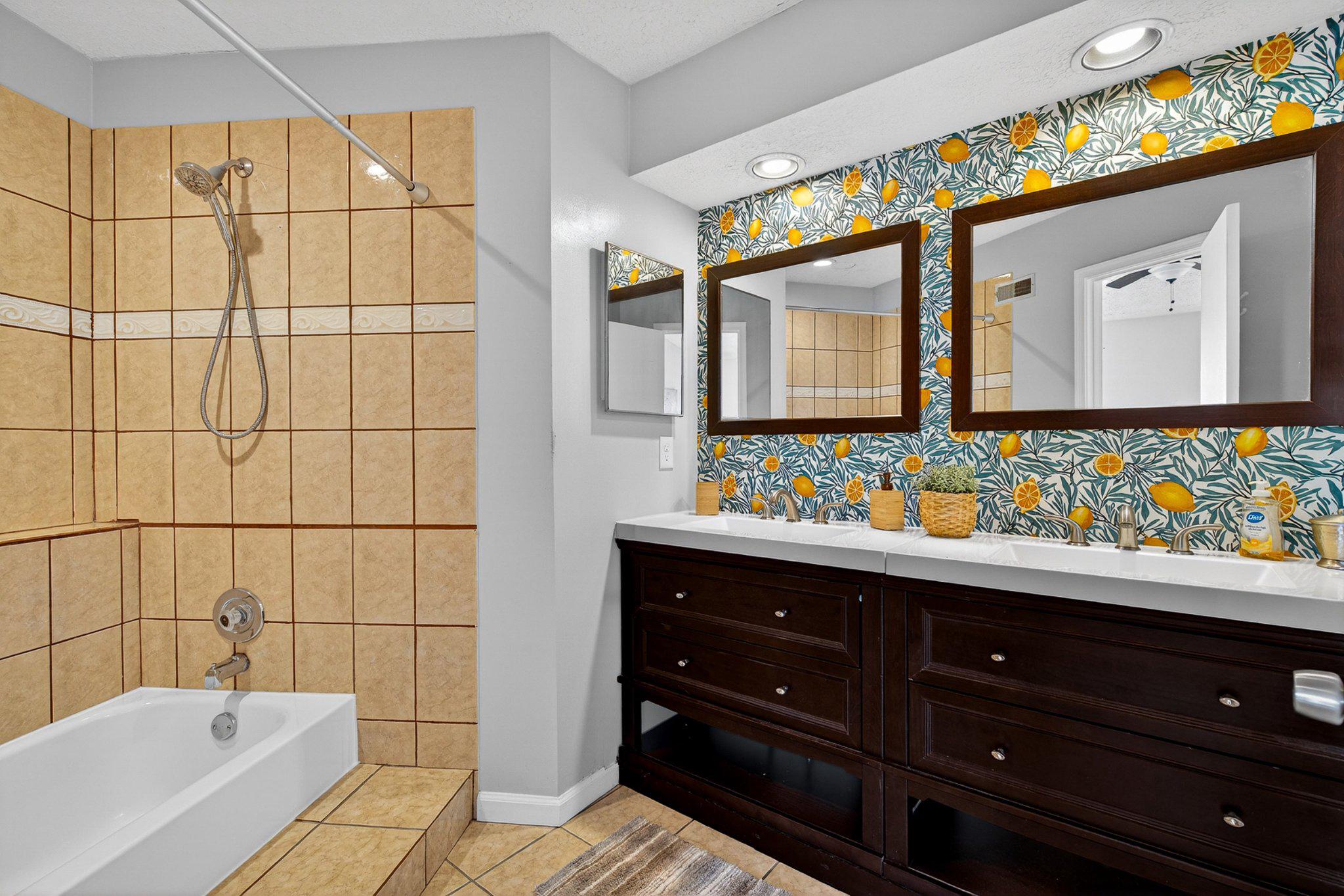 VALLEY STREAM ESTATES - Residential