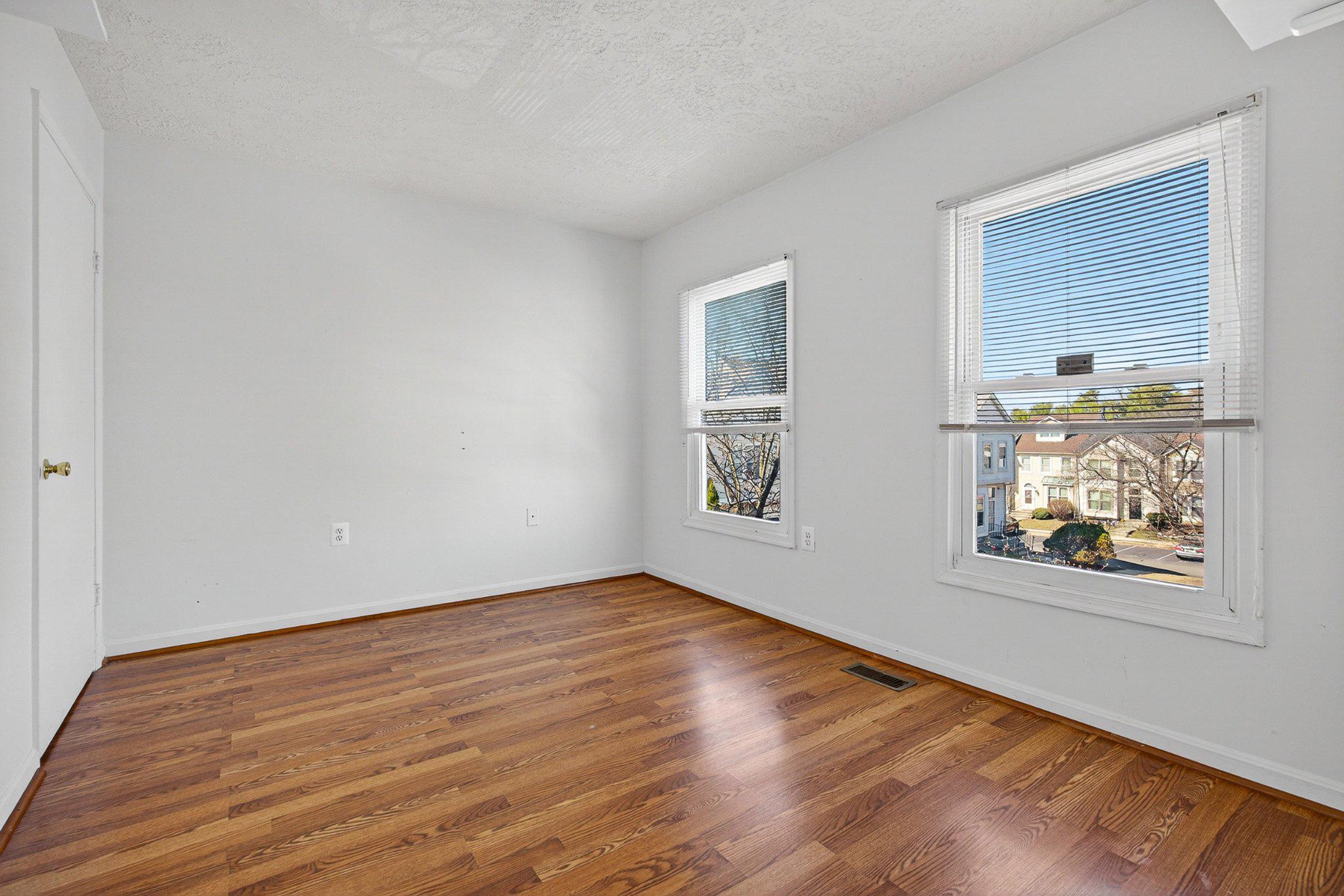 VALLEY STREAM ESTATES - Residential