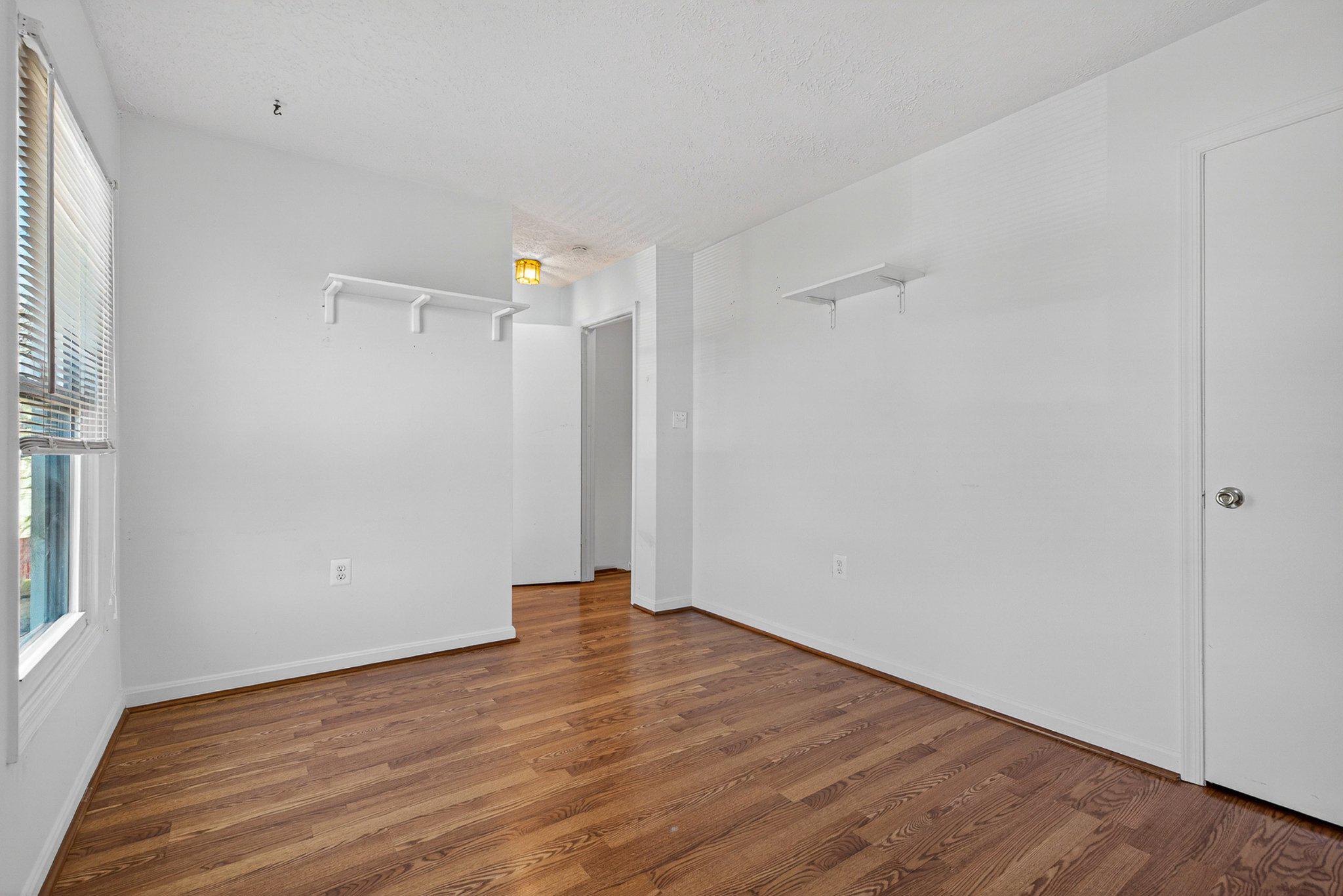 VALLEY STREAM ESTATES - Residential