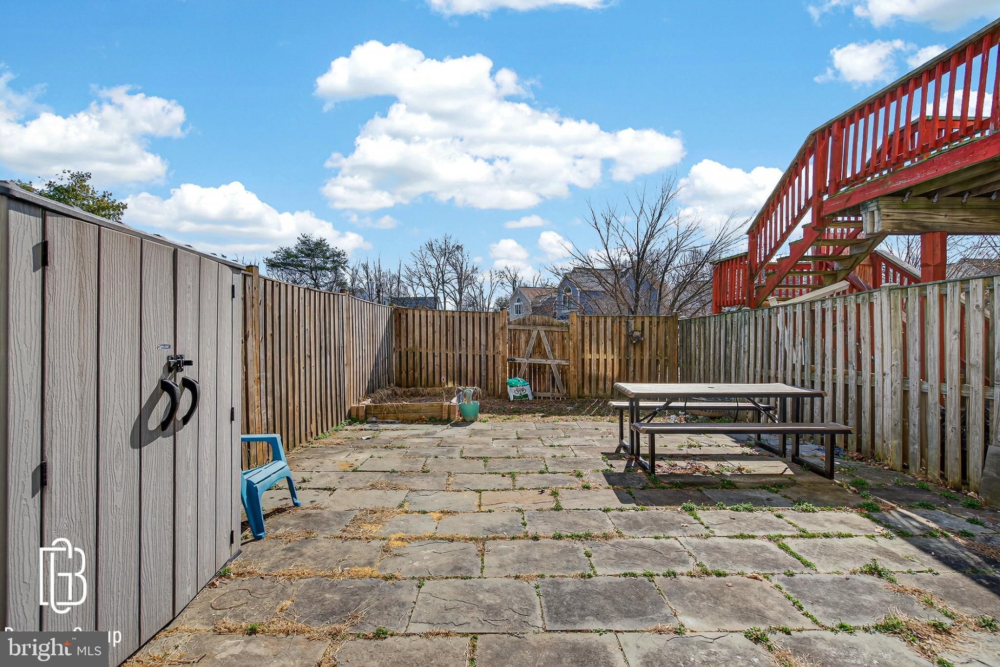 VALLEY STREAM ESTATES - Residential