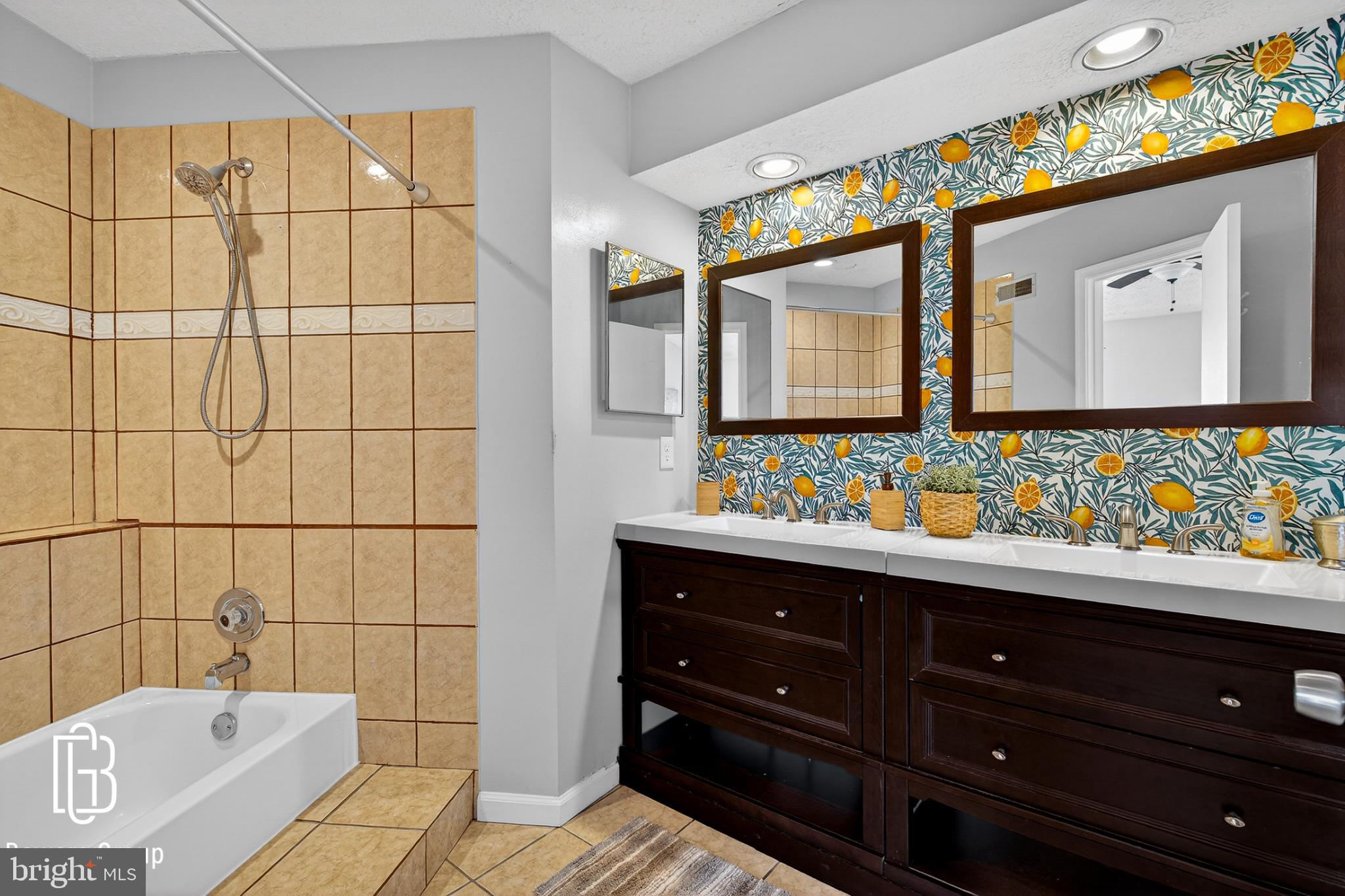 VALLEY STREAM ESTATES - Residential