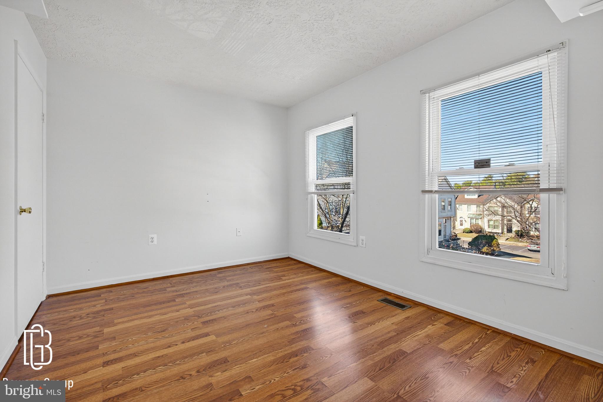 VALLEY STREAM ESTATES - Residential