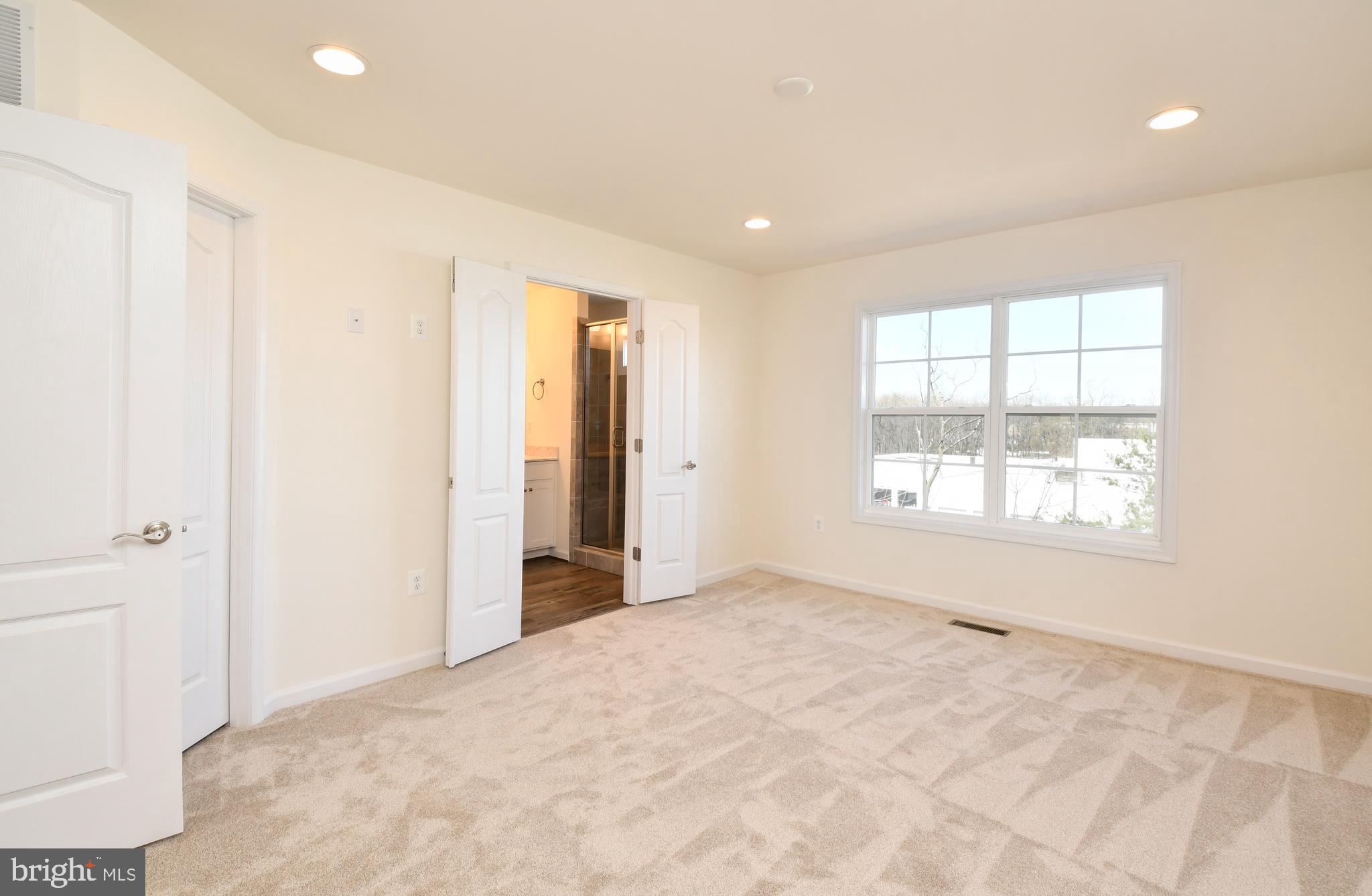 ROSELAND TOWNHOMES - Residential Lease