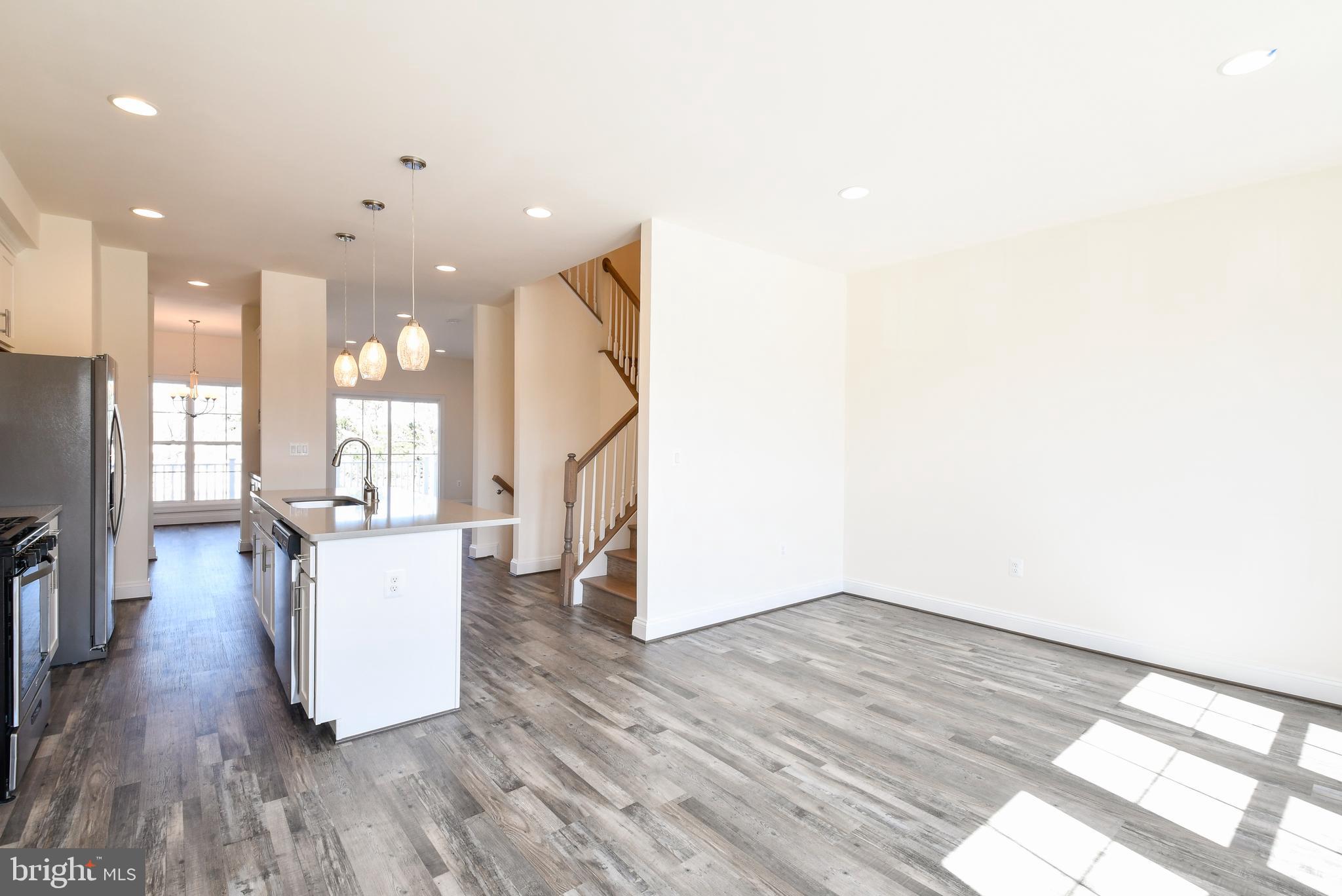 ROSELAND TOWNHOMES - Residential Lease