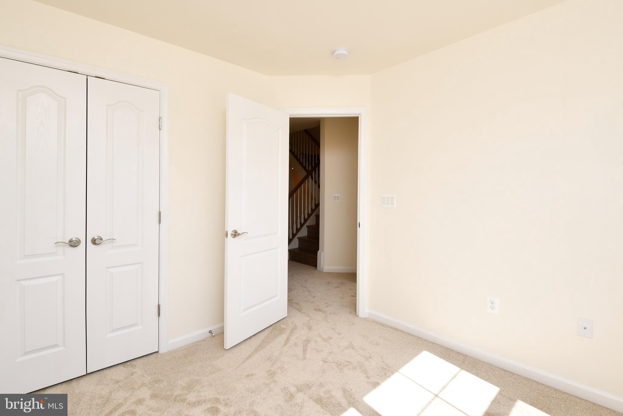 ROSELAND TOWNHOMES - Residential Lease