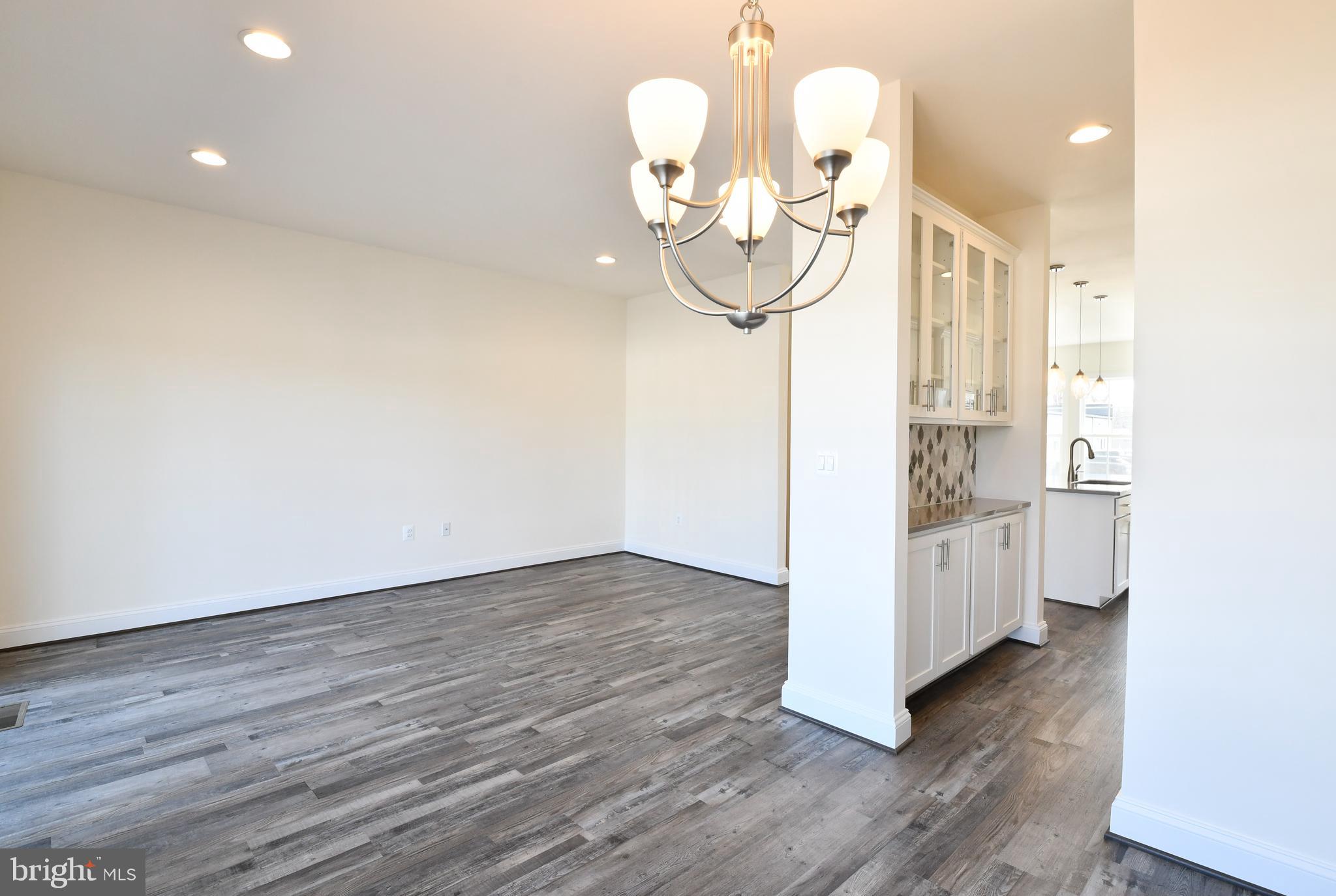 ROSELAND TOWNHOMES - Residential Lease