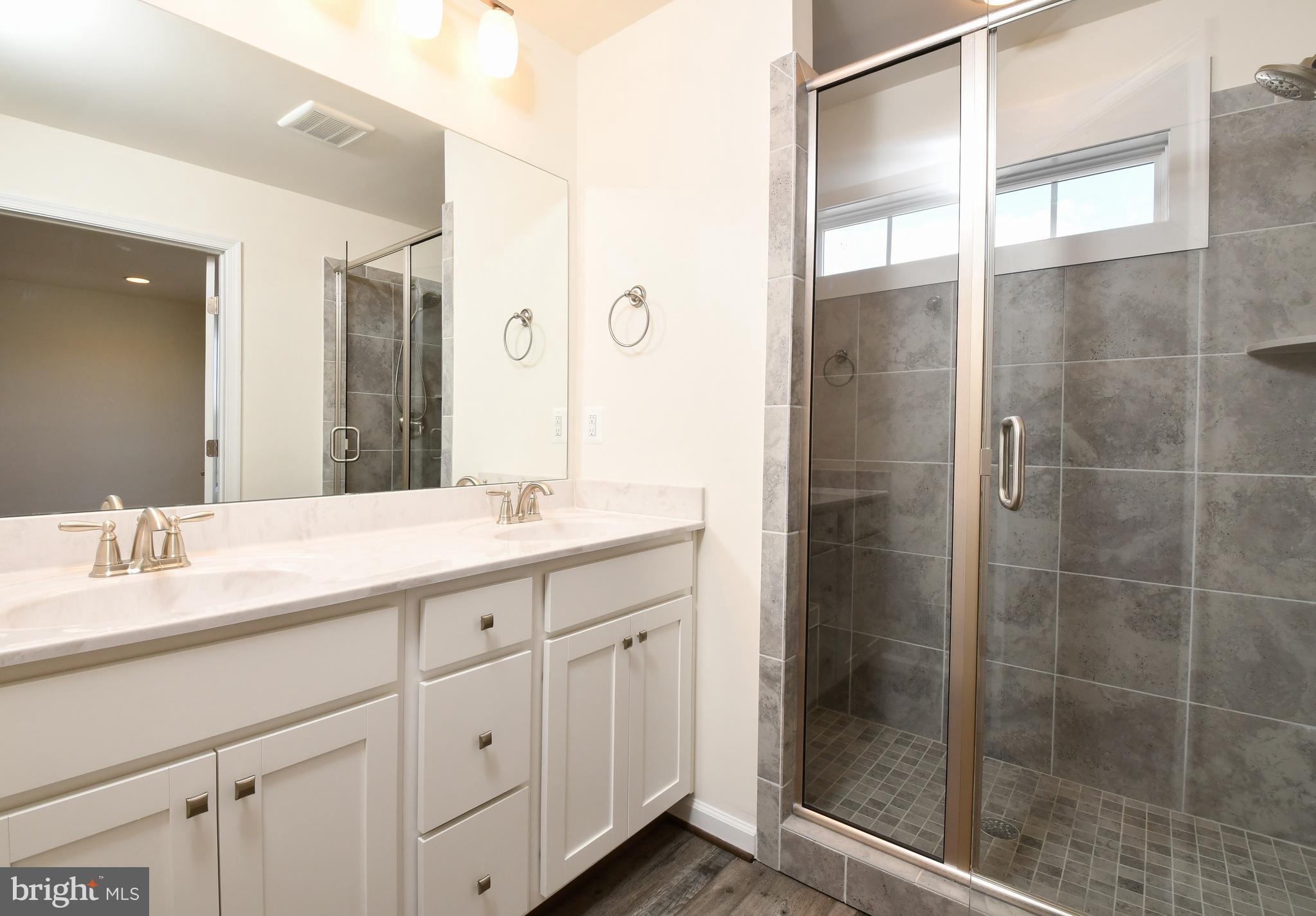 ROSELAND TOWNHOMES - Residential Lease