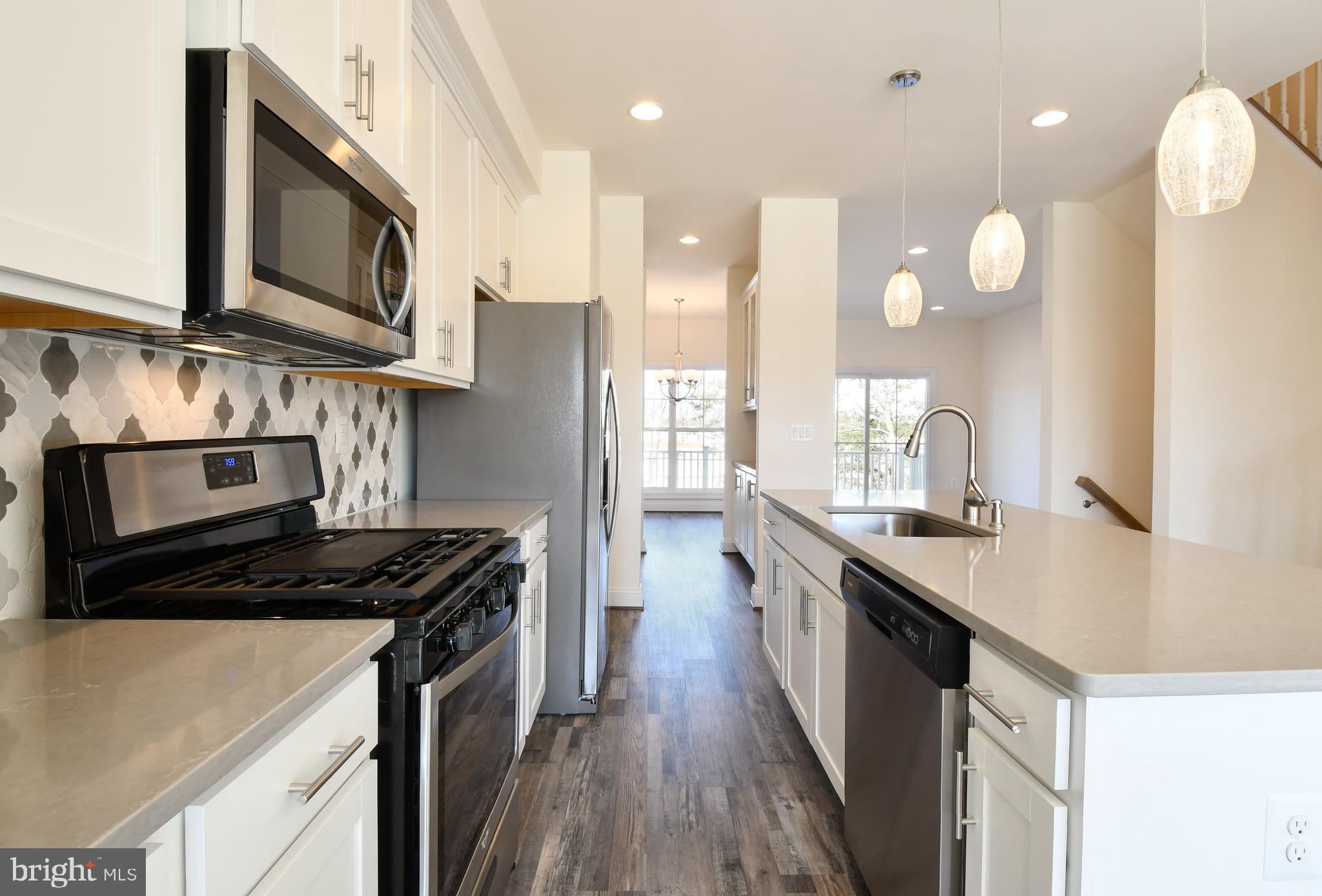 ROSELAND TOWNHOMES - Residential Lease