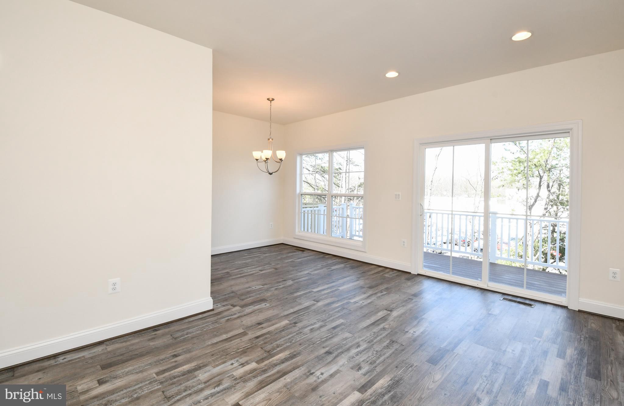 ROSELAND TOWNHOMES - Residential Lease