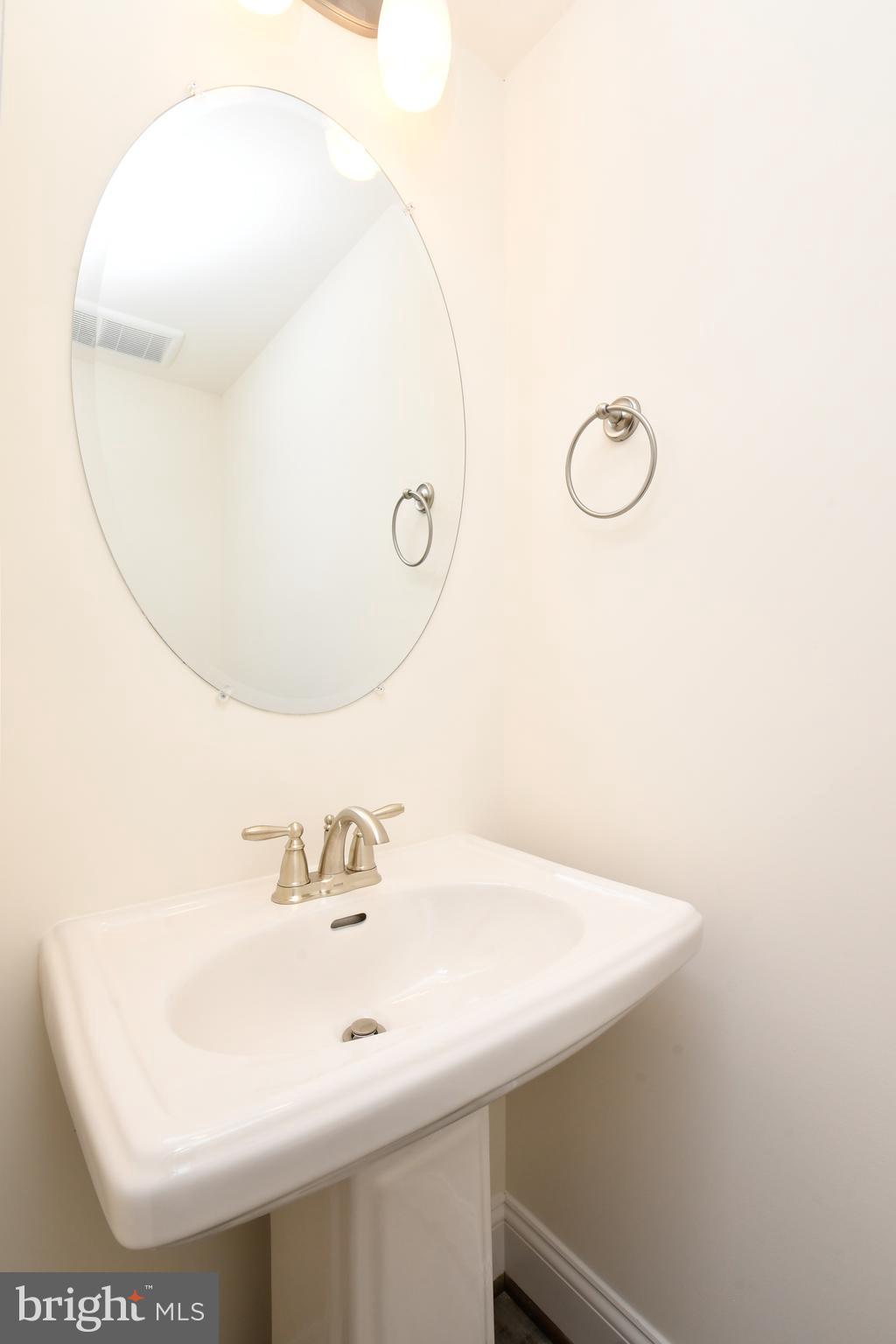 ROSELAND TOWNHOMES - Residential Lease