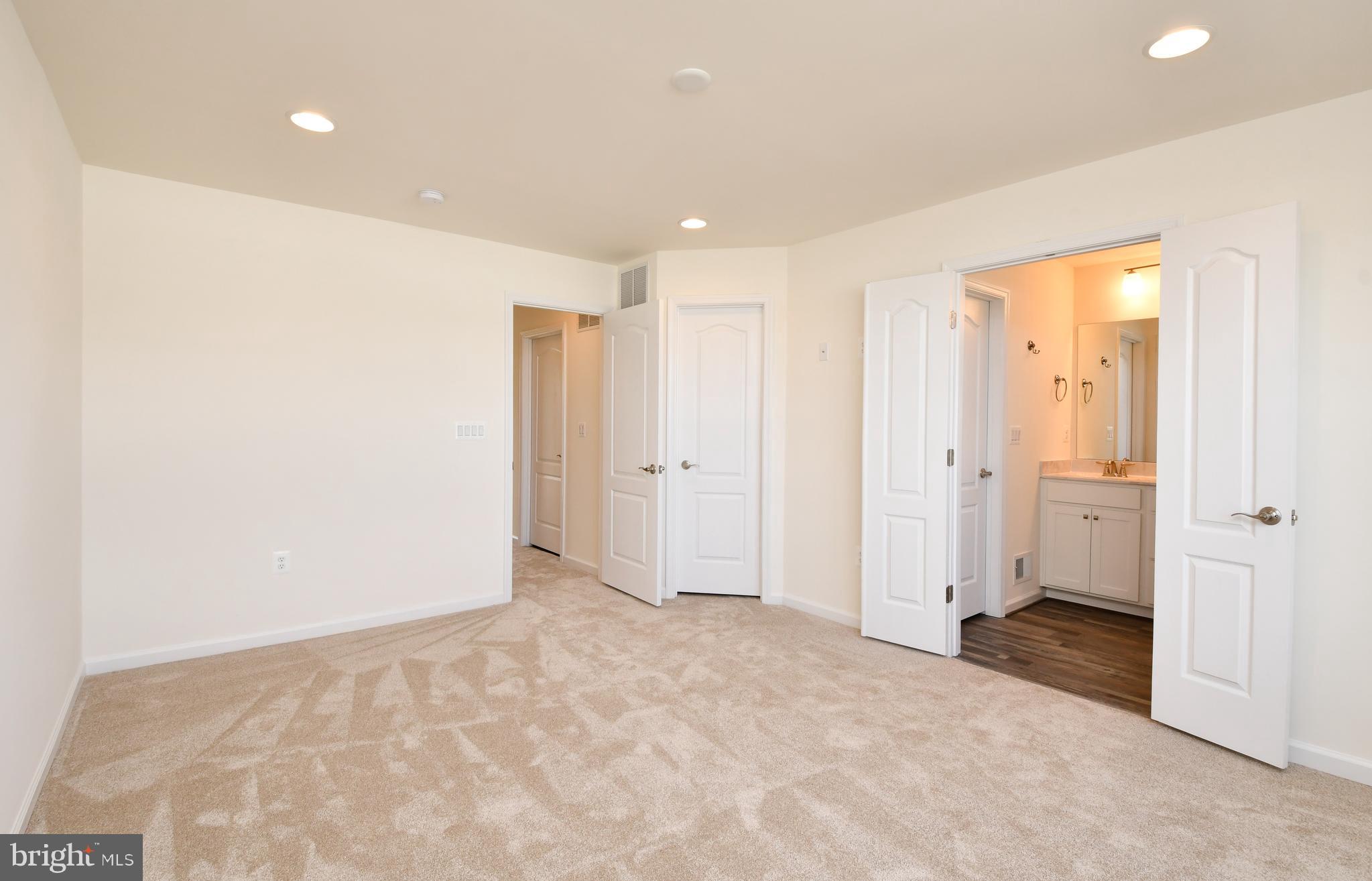 ROSELAND TOWNHOMES - Residential Lease