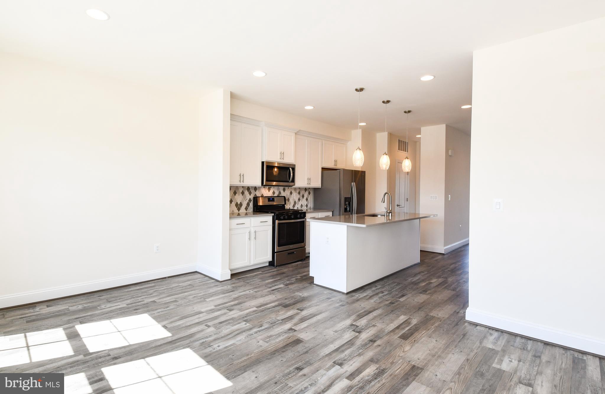 ROSELAND TOWNHOMES - Residential Lease