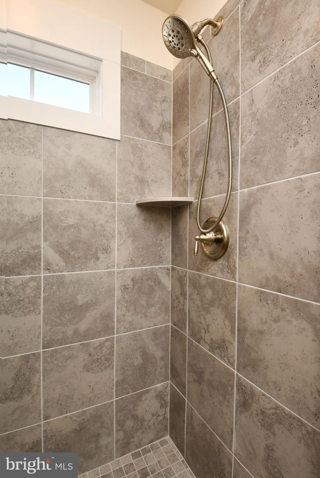 ROSELAND TOWNHOMES - Residential Lease