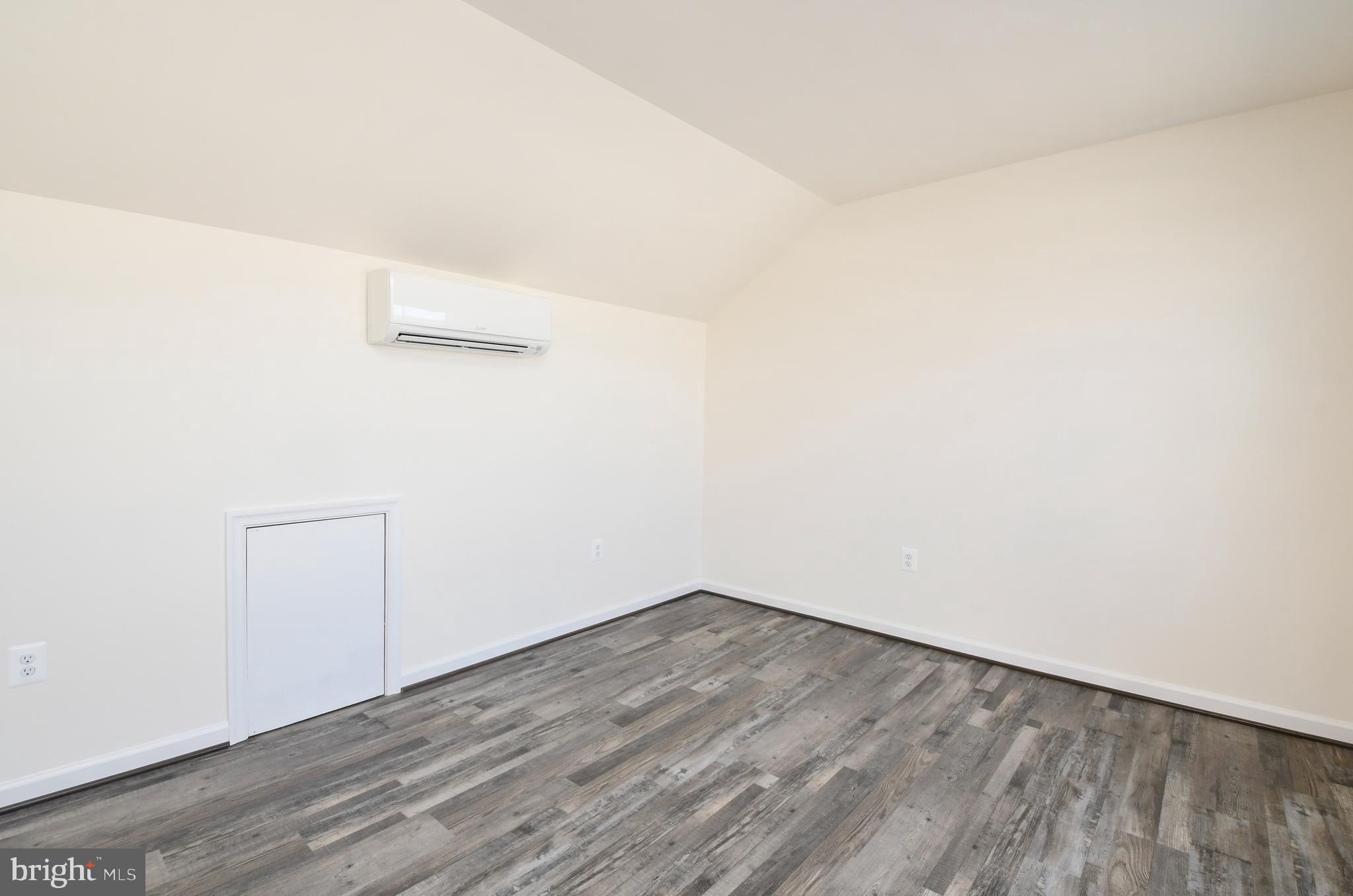 ROSELAND TOWNHOMES - Residential Lease