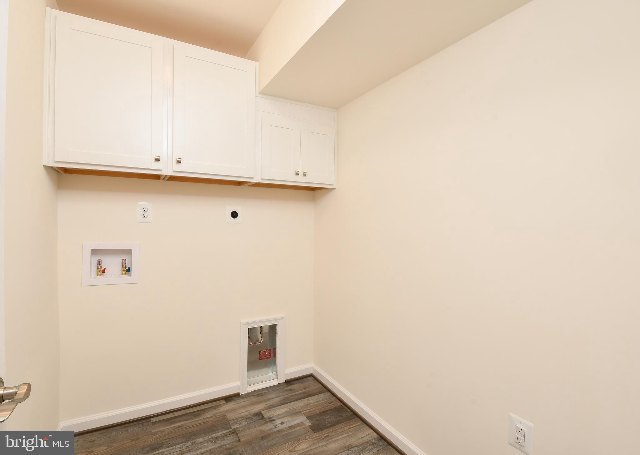 ROSELAND TOWNHOMES - Residential Lease