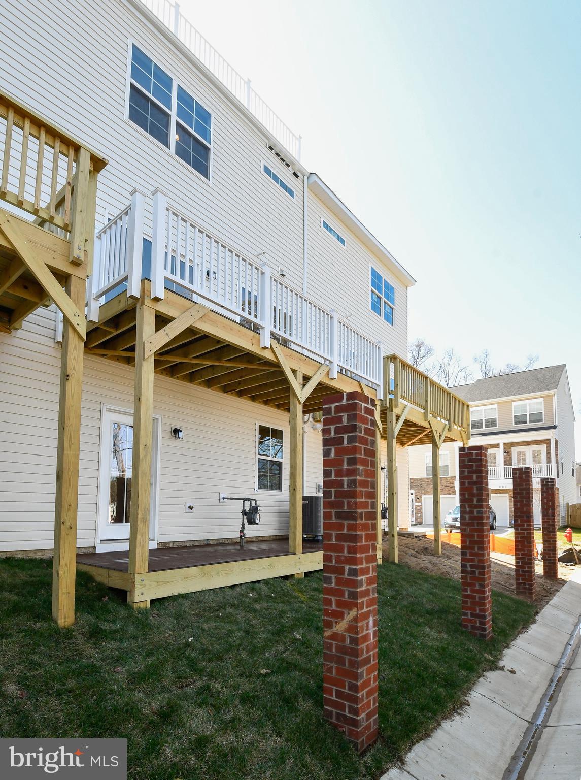 ROSELAND TOWNHOMES - Residential Lease