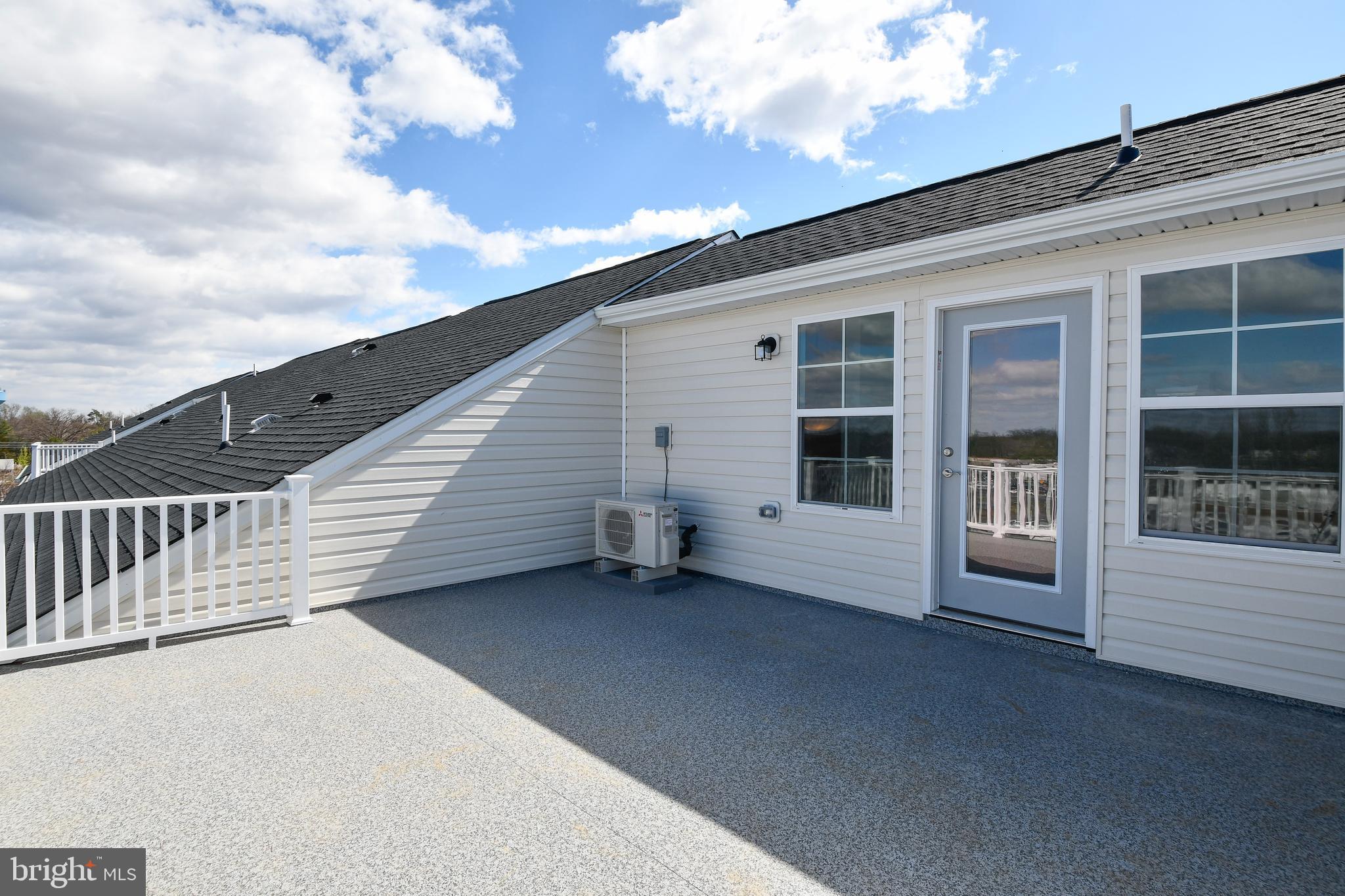 ROSELAND TOWNHOMES - Residential Lease