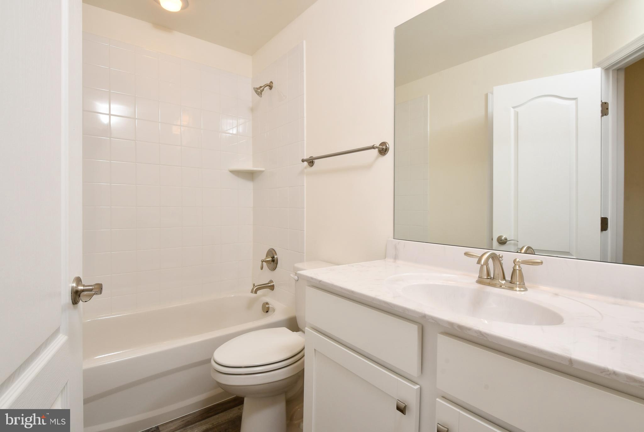 ROSELAND TOWNHOMES - Residential Lease